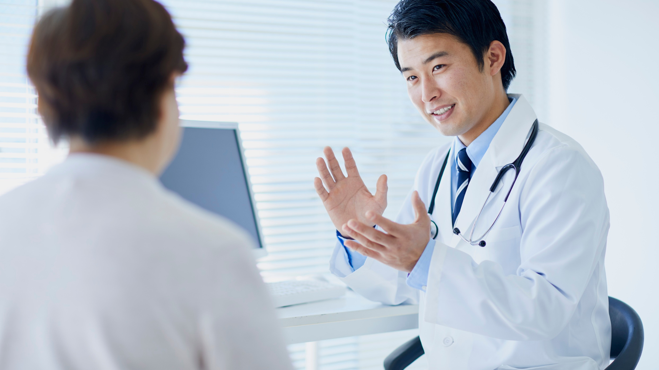Doctor explaining prognosis Doctor explaining prognosis